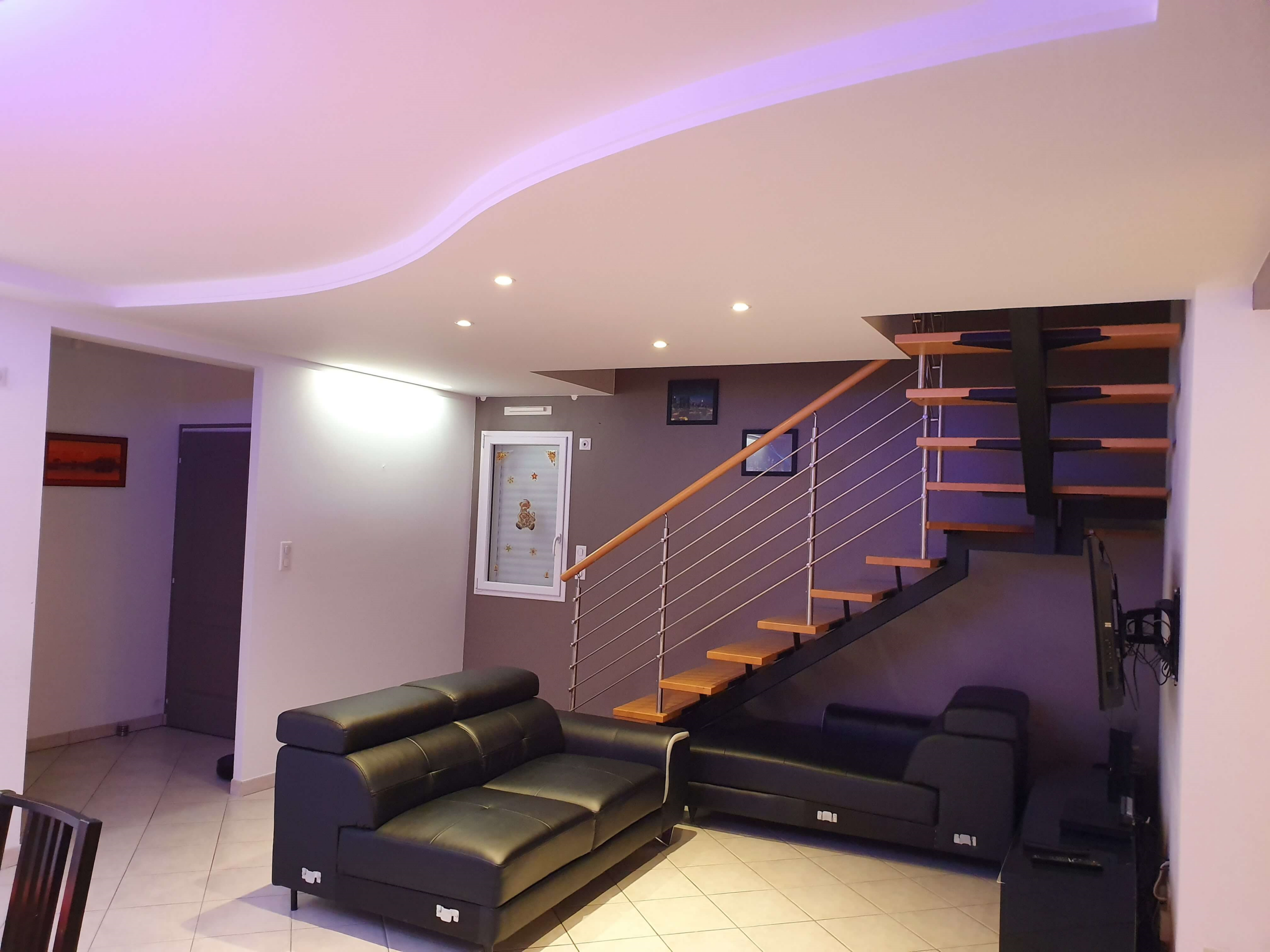 Plafond rabaissé avec finition vague